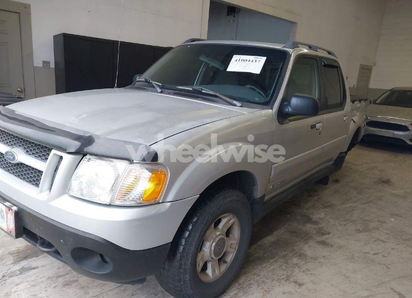 Photo 2 of 2002 Ford Explorer SPORT TRAC (VIN 1FMZU77E32UB44347)