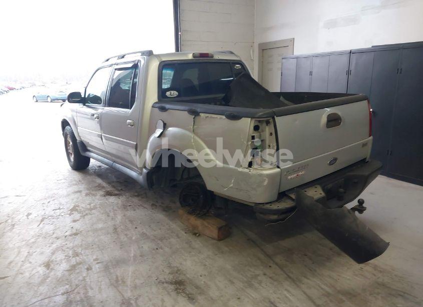 Photo 3 of 2002 Ford Explorer SPORT TRAC (VIN 1FMZU77E32UB44347)