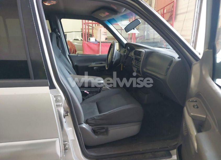 Photo 5 of 2002 Ford Explorer SPORT TRAC (VIN 1FMZU77E32UB44347)