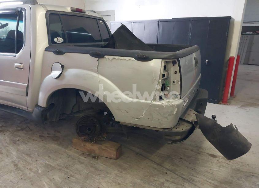 Photo 6 of 2002 Ford Explorer SPORT TRAC (VIN 1FMZU77E32UB44347)