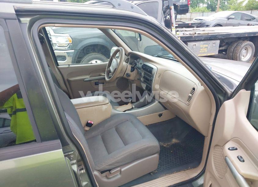 Photo 5 of 2002 Ford Explorer SPORT TRAC (VIN 1FMZU77E42UC02871)