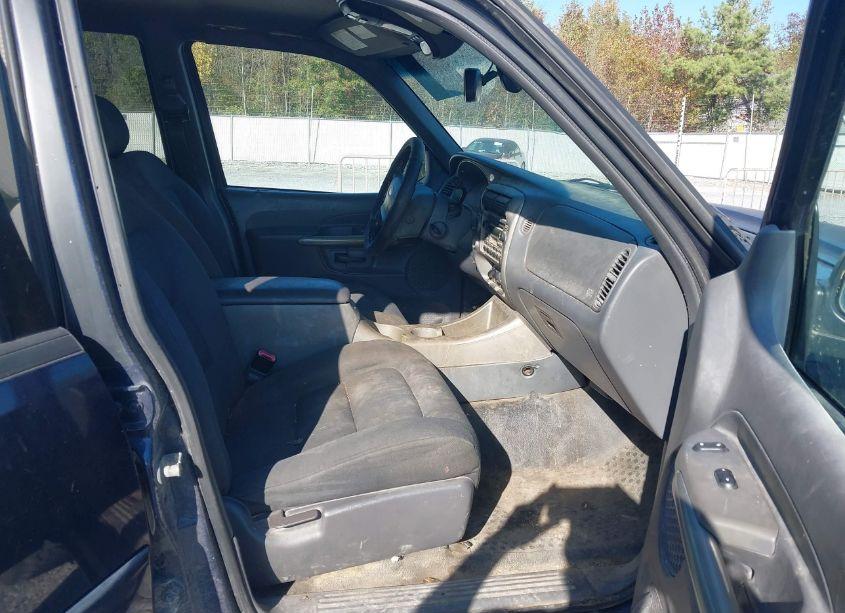 Photo 5 of 2002 Ford Explorer SPORT TRAC (VIN 1FMZU77E62UD43098)
