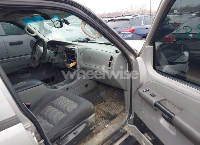 Photo 5 of 2003 Ford Explorer SPORT TRAC XLS/XLT (VIN 1FMZU77E63UC31712)
