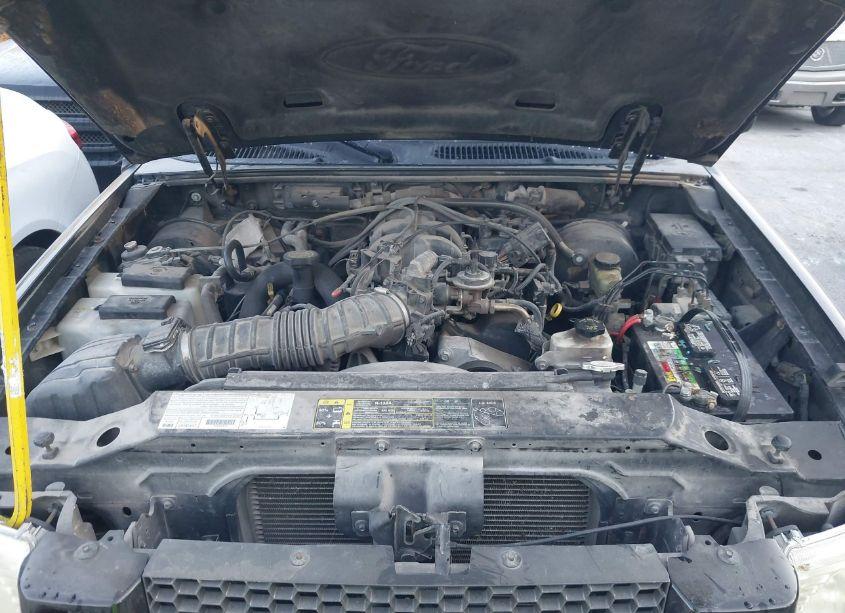 Photo 10 of 2003 Ford Explorer SPORT TRAC XLS/XLT (VIN 1FMZU77E73UB28699)