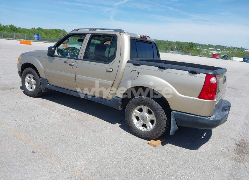 Photo 3 of 2003 Ford Explorer SPORT TRAC XLS/XLT (VIN 1FMZU77E83UA65631)