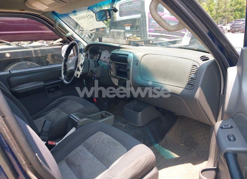 Photo 5 of 2004 Ford Explorer SPORT TRAC ADRENALIN/XLS/XLT (VIN 1FMZU77K04UB58957)