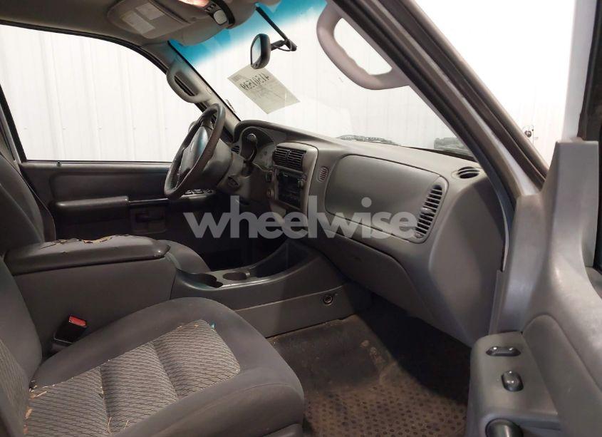 Photo 5 of 2004 Ford Explorer SPORT TRAC ADRENALIN/XLS/XLT (VIN 1FMZU77K14UA70614)