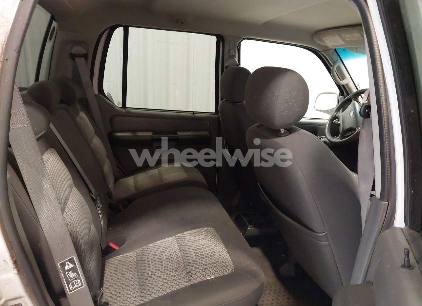 Photo 8 of 2004 Ford Explorer SPORT TRAC ADRENALIN/XLS/XLT (VIN 1FMZU77K14UA70614)