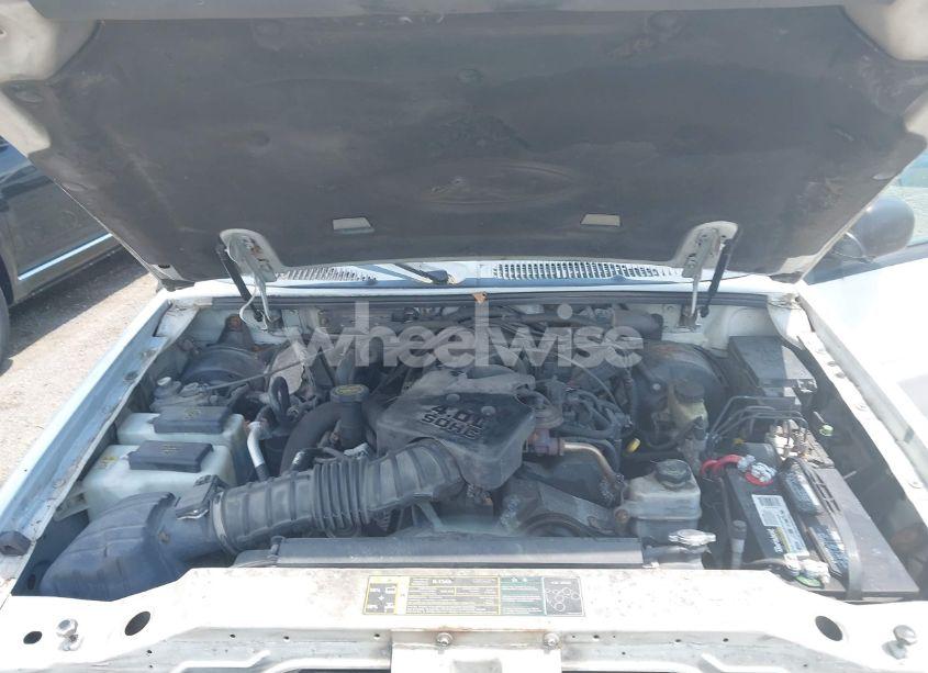 Photo 10 of 2004 Ford Explorer SPORT TRAC ADRENALIN/XLS/XLT (VIN 1FMZU77K14UB90445)