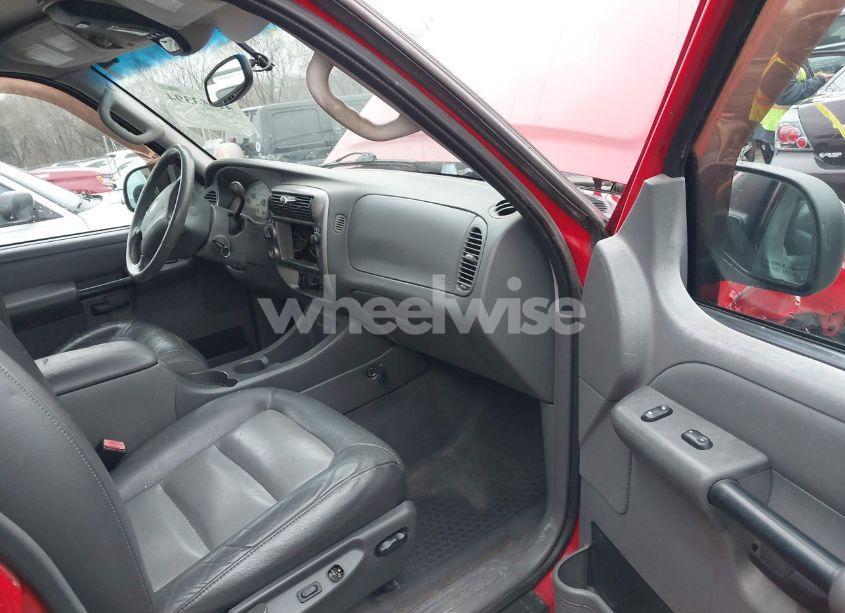Photo 5 of 2005 Ford Explorer SPORT TRAC ADRENALIN/XLS/XLT (VIN 1FMZU77K15UA53426)
