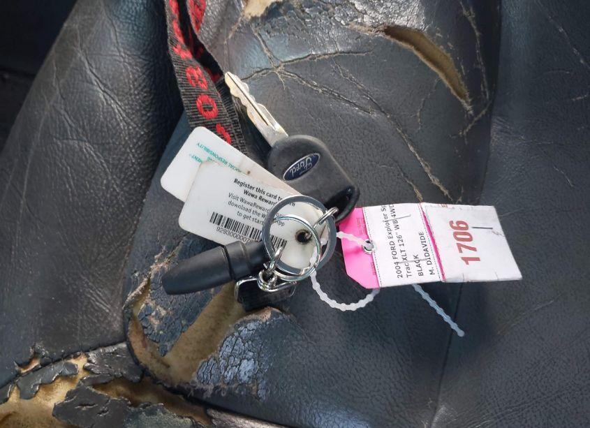 Photo 11 of 2004 Ford Explorer SPORT TRAC ADRENALIN/XLS/XLT (VIN 1FMZU77K24UA47388)