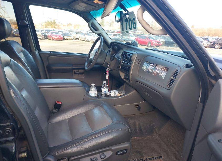 Photo 5 of 2004 Ford Explorer SPORT TRAC ADRENALIN/XLS/XLT (VIN 1FMZU77K24UA47388)