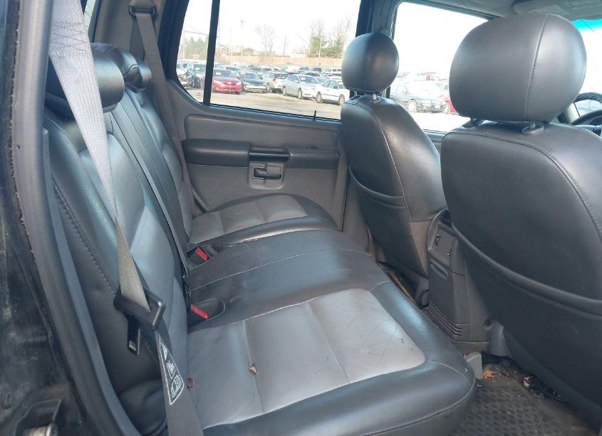 Photo 8 of 2004 Ford Explorer SPORT TRAC ADRENALIN/XLS/XLT (VIN 1FMZU77K24UA47388)