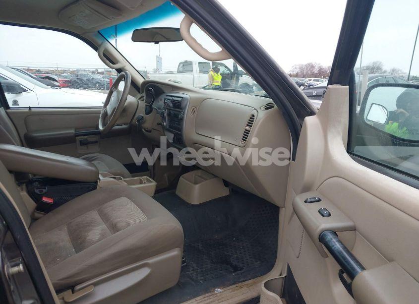 Photo 5 of 2005 Ford Explorer SPORT TRAC ADRENALIN/XLS/XLT (VIN 1FMZU77K35UB14758)