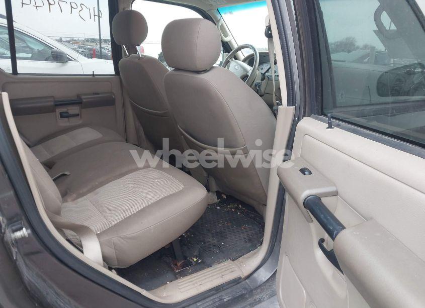 Photo 8 of 2005 Ford Explorer SPORT TRAC ADRENALIN/XLS/XLT (VIN 1FMZU77K35UB14758)