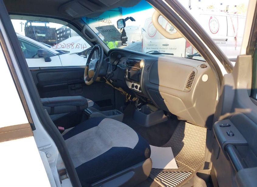 Photo 5 of 2005 Ford Explorer SPORT TRAC ADRENALIN/XLS/XLT (VIN 1FMZU77K45UB80588)