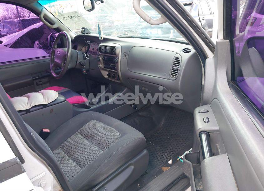 Photo 5 of 2004 Ford Explorer SPORT TRAC ADRENALIN/XLS/XLT (VIN 1FMZU77K54UA13297)