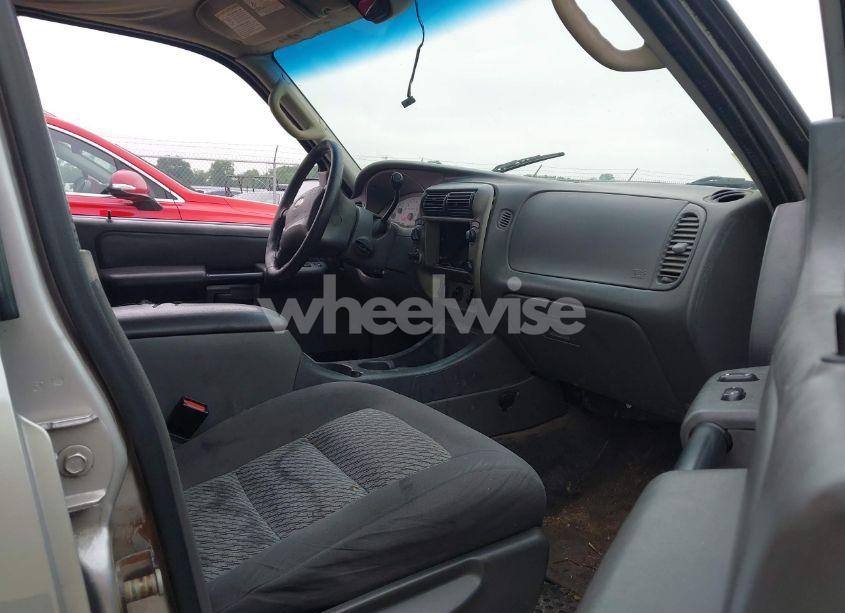 Photo 5 of 2004 Ford Explorer SPORT TRAC ADRENALIN/XLS/XLT (VIN 1FMZU77K54UA15664)