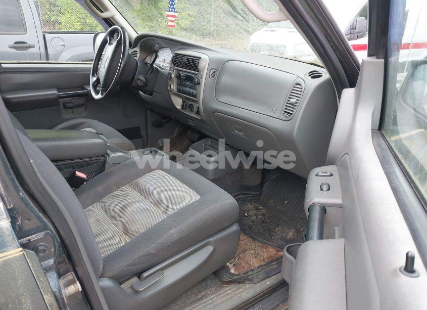 Photo 5 of 2004 Ford Explorer SPORT TRAC ADRENALIN/XLS/XLT (VIN 1FMZU77K54UB85748)