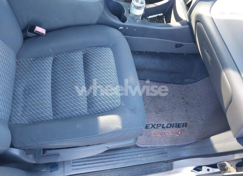 Photo 5 of 2005 Ford Explorer SPORT TRAC ADRENALIN/XLS/XLT (VIN 1FMZU77K55UA34460)