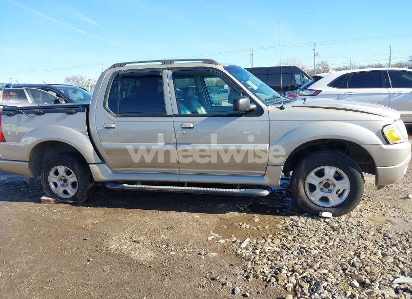 Photo 13 of 2005 Ford Explorer SPORT TRAC ADRENALIN/XLS/XLT (VIN 1FMZU77K55UA79219)