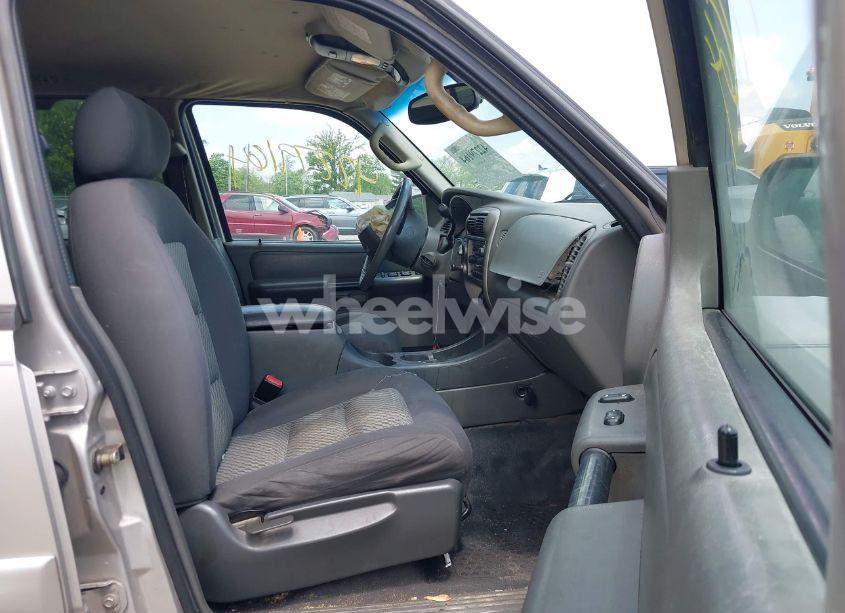 Photo 5 of 2005 Ford Explorer SPORT TRAC ADRENALIN/XLS/XLT (VIN 1FMZU77K55UB51889)