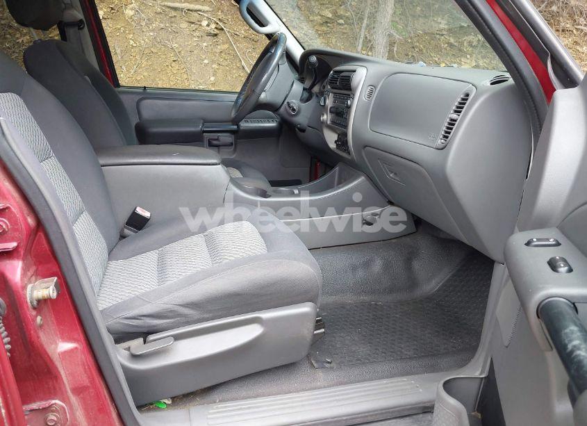 Photo 5 of 2004 Ford Explorer SPORT TRAC ADRENALIN/XLS/XLT (VIN 1FMZU77K64UA53405)