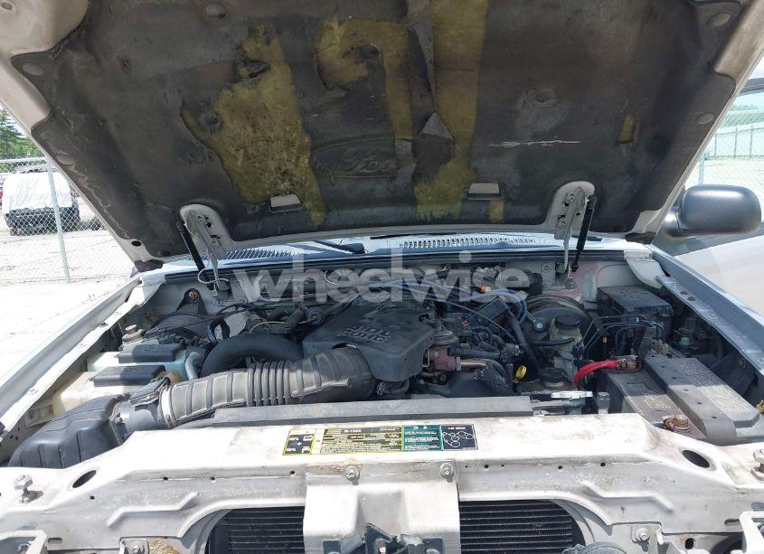 Photo 10 of 2004 Ford Explorer SPORT TRAC ADRENALIN/XLS/XLT (VIN 1FMZU77K64UA98358)