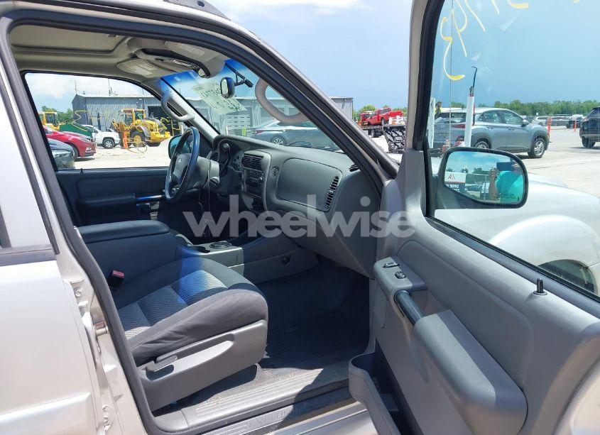 Photo 5 of 2004 Ford Explorer SPORT TRAC ADRENALIN/XLS/XLT (VIN 1FMZU77K64UA98358)