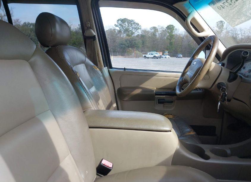 Photo 5 of 2005 Ford Explorer SPORT TRAC (VIN 1FMZU77K65UB65185)