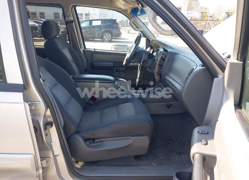 Photo 5 of 2004 Ford Explorer SPORT TRAC ADRENALIN/XLS/XLT (VIN 1FMZU77K74UA28903)