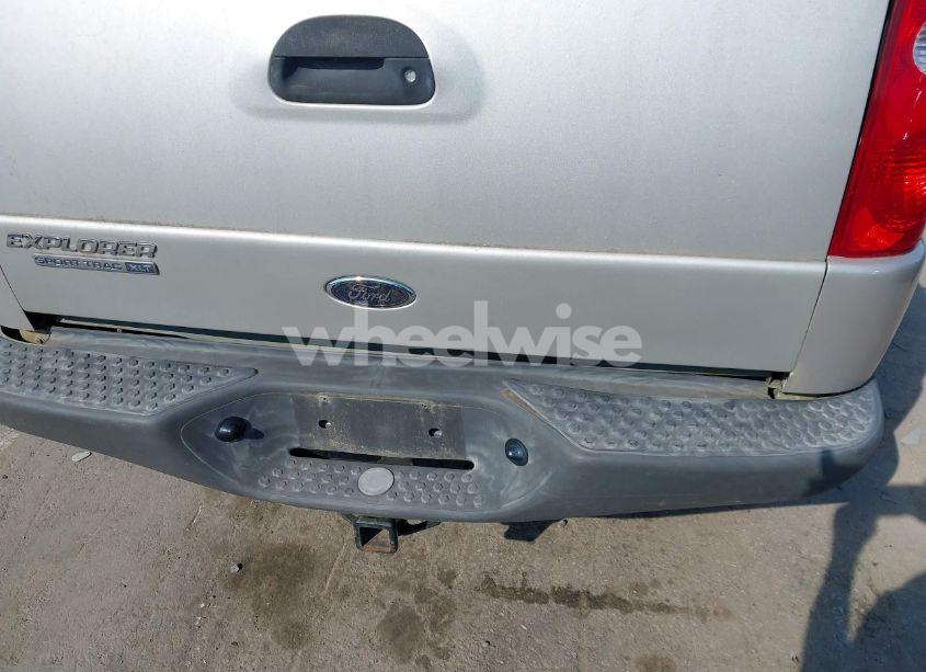 Photo 6 of 2004 Ford Explorer SPORT TRAC ADRENALIN/XLS/XLT (VIN 1FMZU77K74UA28903)