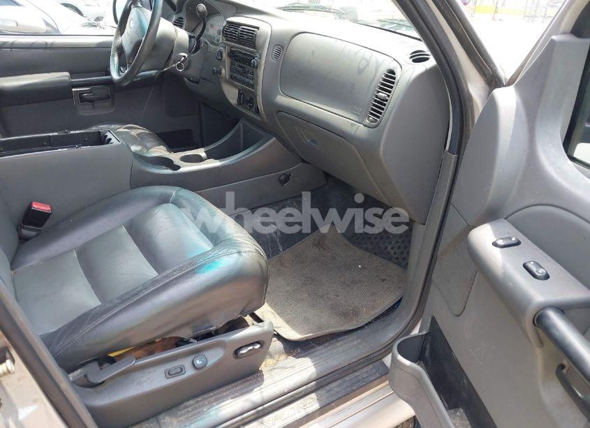 Photo 5 of 2004 Ford Explorer SPORT TRAC ADRENALIN/XLS/XLT (VIN 1FMZU77K74UB03292)