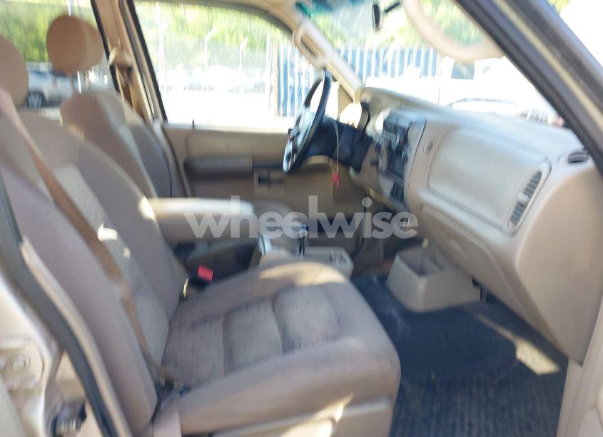 Photo 5 of 2004 Ford Explorer SPORT TRAC ADRENALIN/XLS/XLT (VIN 1FMZU77K84UA47217)