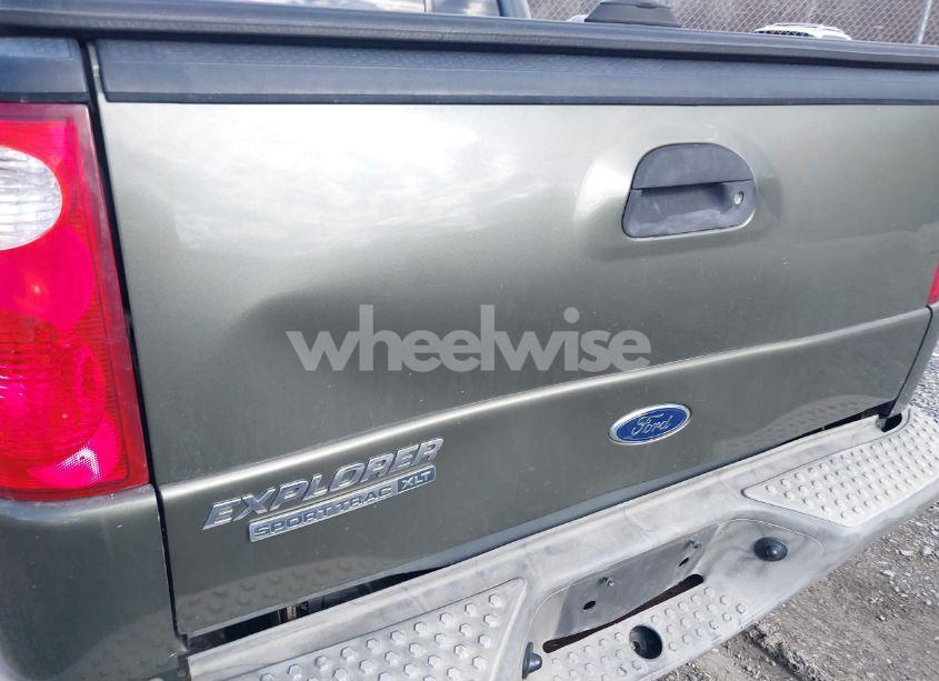 Photo 12 of 2004 Ford Explorer SPORT TRAC ADRENALIN/XLS/XLT (VIN 1FMZU77K84UA90732)