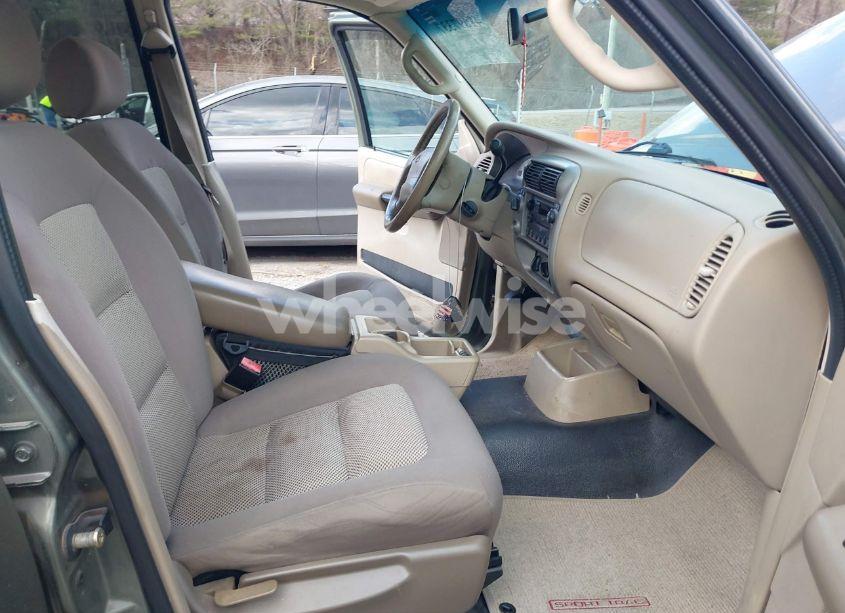 Photo 5 of 2004 Ford Explorer SPORT TRAC ADRENALIN/XLS/XLT (VIN 1FMZU77K84UA90732)