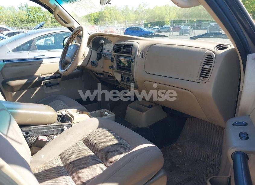 Photo 5 of 2004 Ford Explorer SPORT TRAC ADRENALIN/XLS/XLT (VIN 1FMZU77K84UB42473)