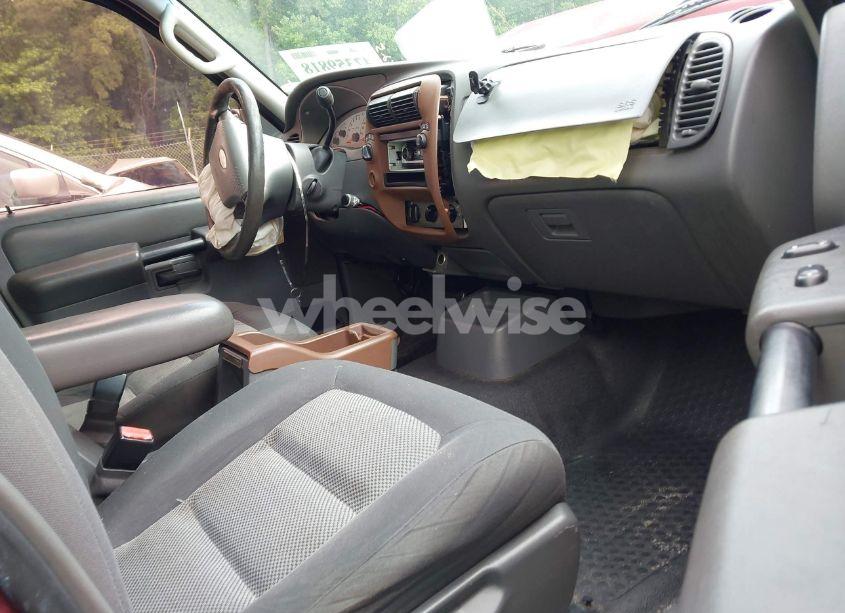 Photo 5 of 2004 Ford Explorer SPORT TRAC ADRENALIN/XLS/XLT (VIN 1FMZU77K84UB72038)