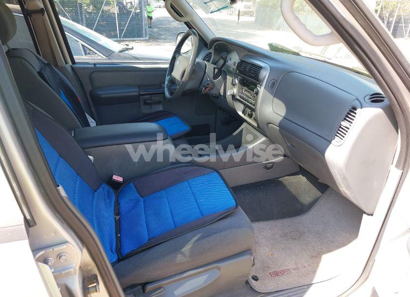 Photo 5 of 2005 Ford Explorer SPORT TRAC ADRENALIN/XLS/XLT (VIN 1FMZU77K85UA59577)