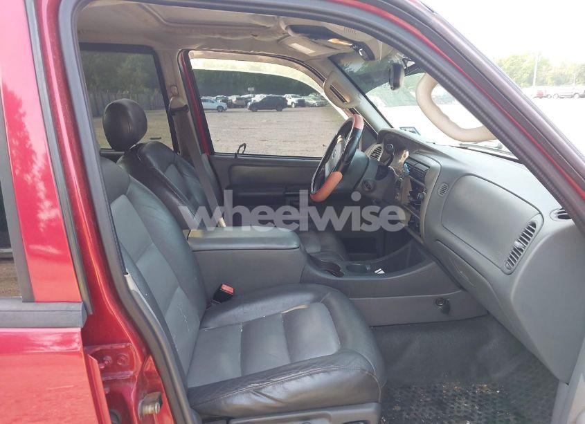 Photo 5 of 2004 Ford Explorer SPORT TRAC ADRENALIN/XLS/XLT (VIN 1FMZU77KX4UA69977)