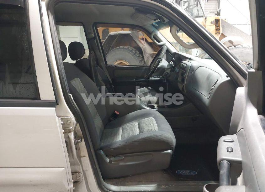 Photo 5 of 2004 Ford Explorer SPORT TRAC ADRENALIN/XLS/XLT (VIN 1FMZU77KX4UB09846)