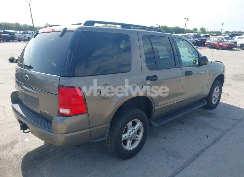 Photo 4 of 2004 Ford Explorer XLT (VIN 1FMZU83E24UB48730)