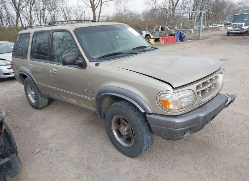 2001 Ford Explorer XLT (VIN 1FMZU83P11UB53592) main photo
