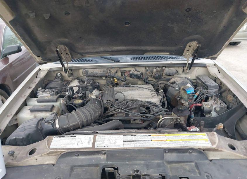 Photo 10 of 2001 Ford Explorer XLT (VIN 1FMZU83P11UB53592)