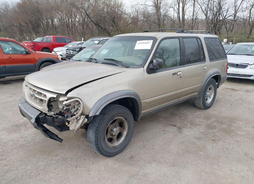 Photo 2 of 2001 Ford Explorer XLT (VIN 1FMZU83P11UB53592)