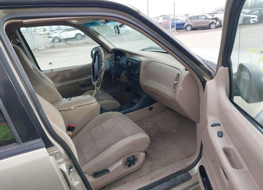 Photo 5 of 2001 Ford Explorer XLT (VIN 1FMZU83P11UB53592)