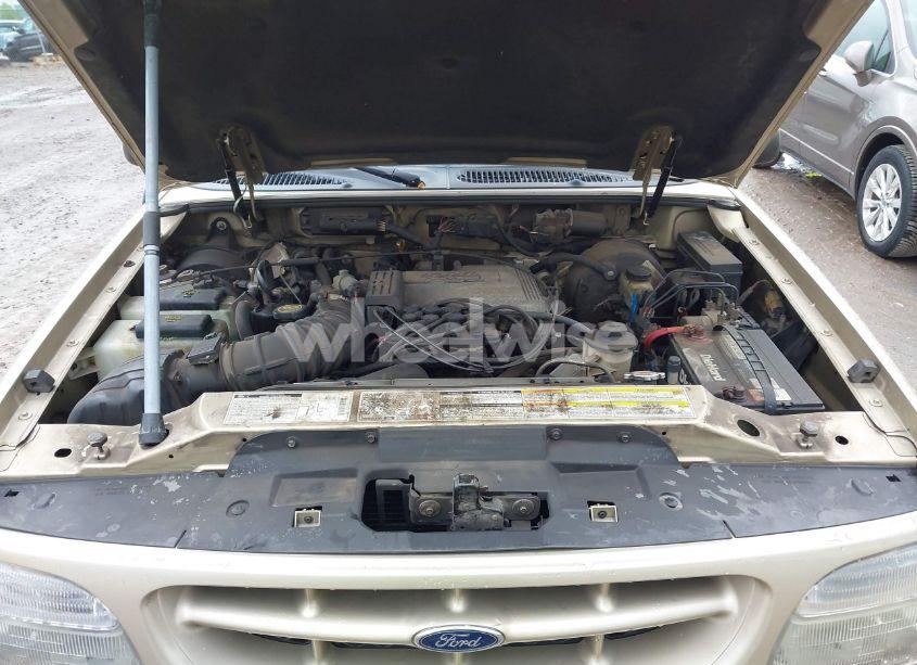 Photo 10 of 2000 Ford Explorer XLT (VIN 1FMZU83P1YZC35657)