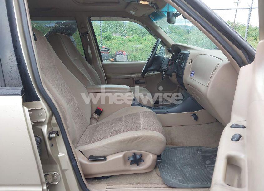 Photo 5 of 2000 Ford Explorer XLT (VIN 1FMZU83P1YZC35657)