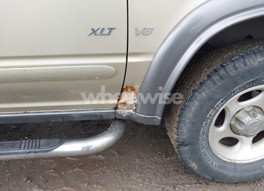 Photo 6 of 2000 Ford Explorer XLT (VIN 1FMZU83P1YZC35657)