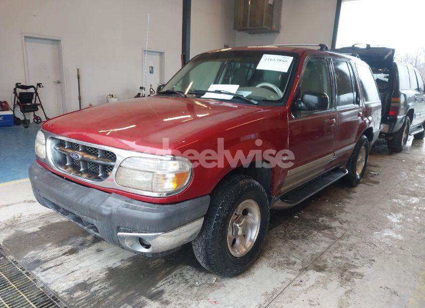 Photo 2 of 2000 Ford Explorer XLT (VIN 1FMZU83P1YZC54998)